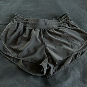 lululemon 2.5 inch hotty hots size 6